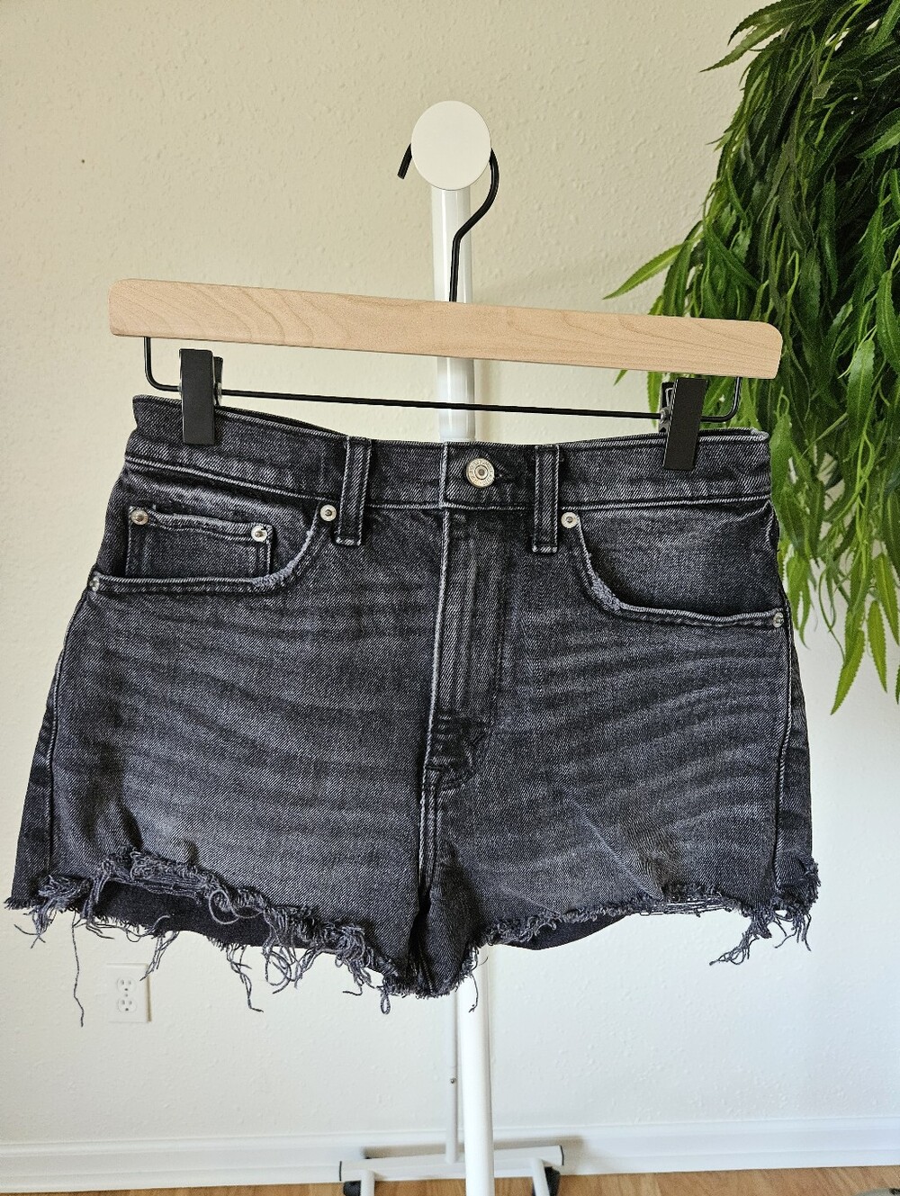 Abercrombie & Fitch Black Distressed High Waisted Mom Denim Shorts size 26